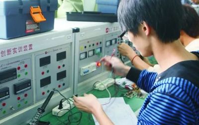 东宝区职教中心2018年招生简章 聚焦电子产品技术开发与销售，开启职业新未来